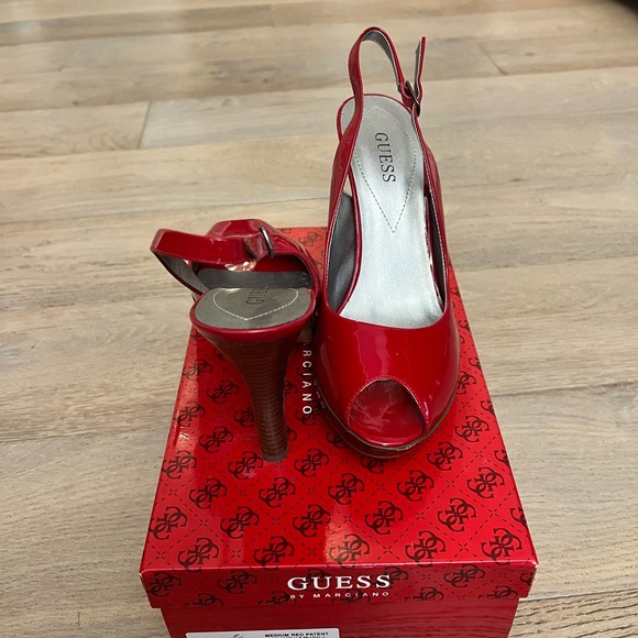 Guess Shoes - Picture 2 of 3